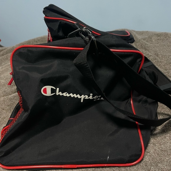 Champion x Chicago Bulls Collaboration: Elevate Your Style - Picture 2 of 3